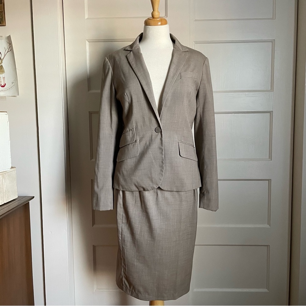 New York & Company Women’s Power Suit Skirt Set